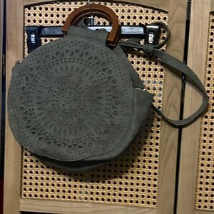 Stylish Green Handbag with Wooden Handle‎
